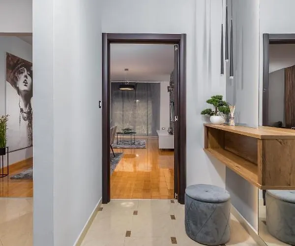 Lux Teo - New 아파트